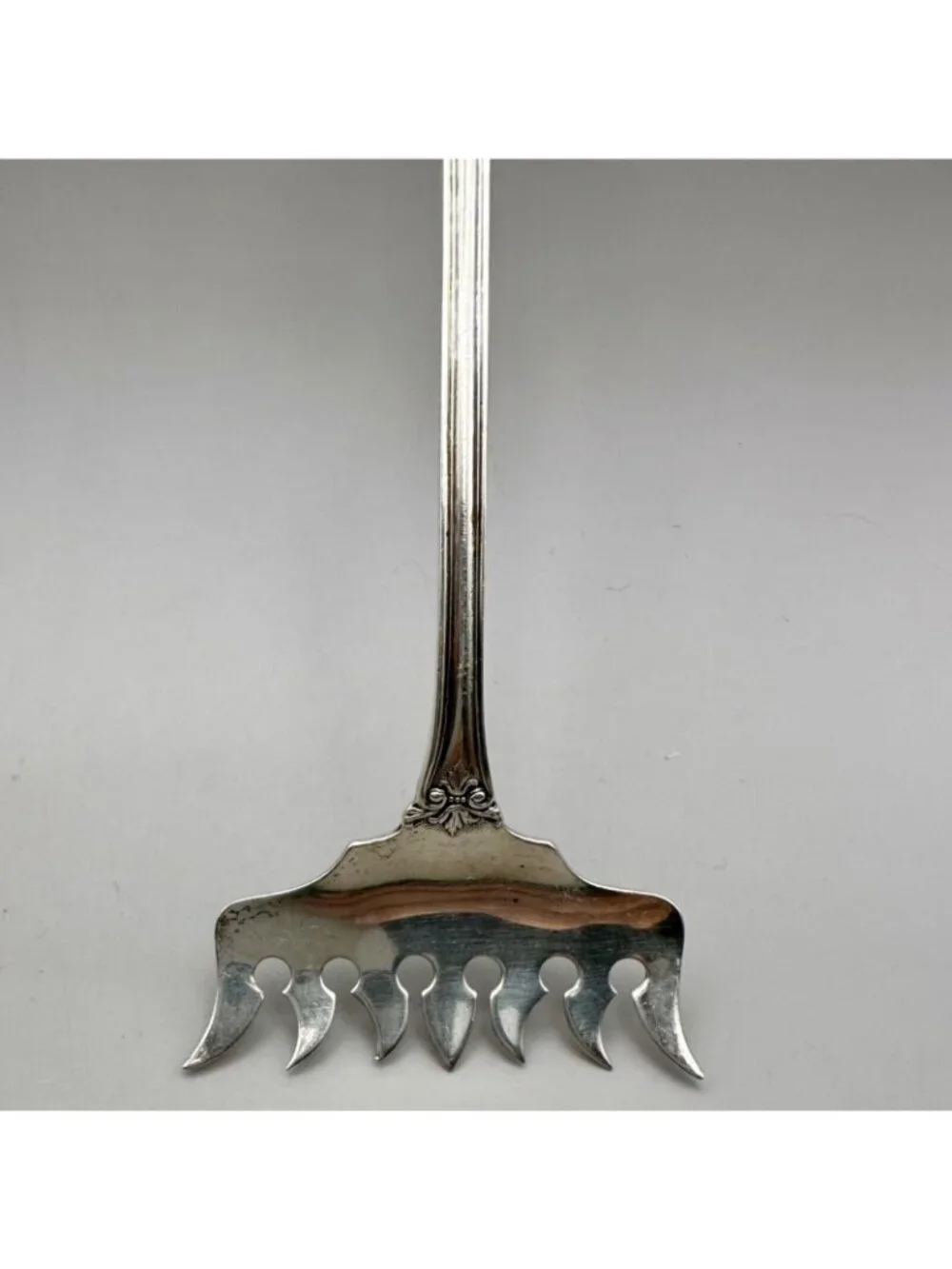 Sardine Fork Ancestry Pattern Weidlich Sterling Silver Bacon Rack Floral 1940s